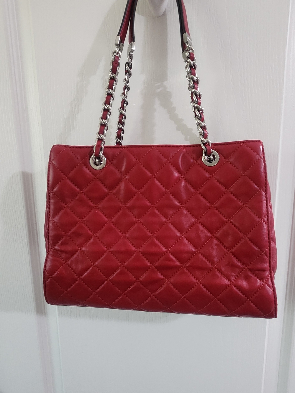 Michael Kors Quilted Red Shoulder Tote - Picture 2 of 6